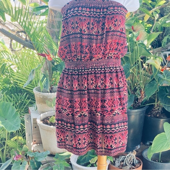 Forever 21 strapless dress so cute! - Picture 5 of 7